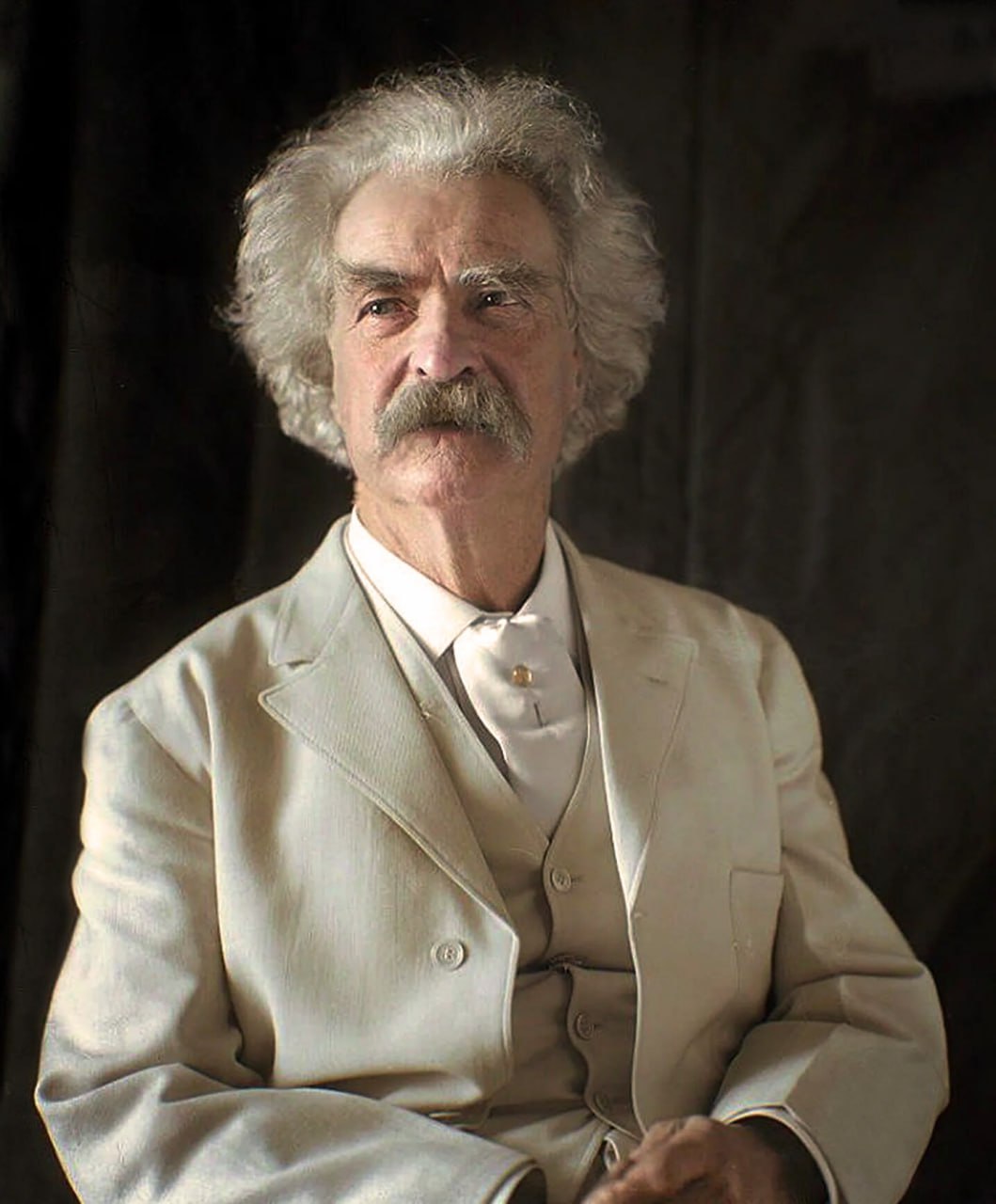 Михайловская библиотека представила книжную выставку к юбилею Марка Твена