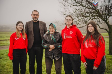 Активисты «Волонтёрской Роты» совместно с «Боевым Братством» поздравили матерей военнослужащих и маму-военнослужащую!