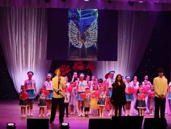 В Бердянске прошел праздничный концерт ко Дню матери