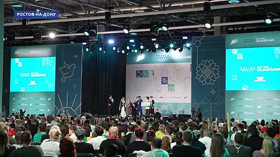 Съёмочная группа «За!ТВ» в День Матери побывала в гостях у финалистов всероссийского конкурса «Это у нас семейное»