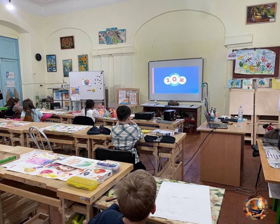 Беседу о здоровом образе жизни и вреде психоактивных веществ провели на прошлой неделе с учениками 1-го класса художественного отделения Приморской детской школы искусств