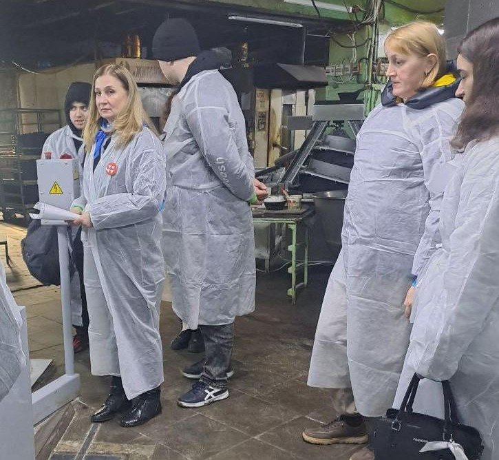 Специалисты центра занятости населения в г. Токмаке организовали ПрофТур на предприятие ООО «Хлеб Токмака» для студентов Молочанского многофункционального центра профессионально-технического обучения