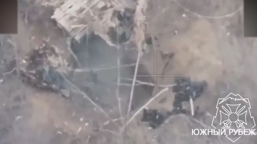 Артиллеристы Южной группировки накрыли позицию 120-мм миномёта противника огнём взвода 152-мм гаубиц «Мста-Б»: несколько прицелочных выстрелов — и следующий лёг точно в цель, полностью уничтожив огневую точку