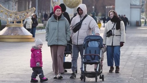 Красивая, добрая, нежная и всё успевает: что люди рассказывают о своих мамах?