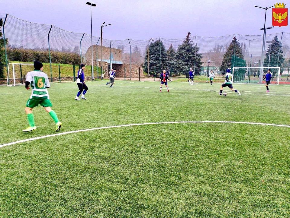 29 ноября на футбольном поле СК «Олимпиец» состоялся перенесённый матч осеннего Чемпионата Приморской любительской лиги по футболу 6х6, посвященного Году защитника Отечества