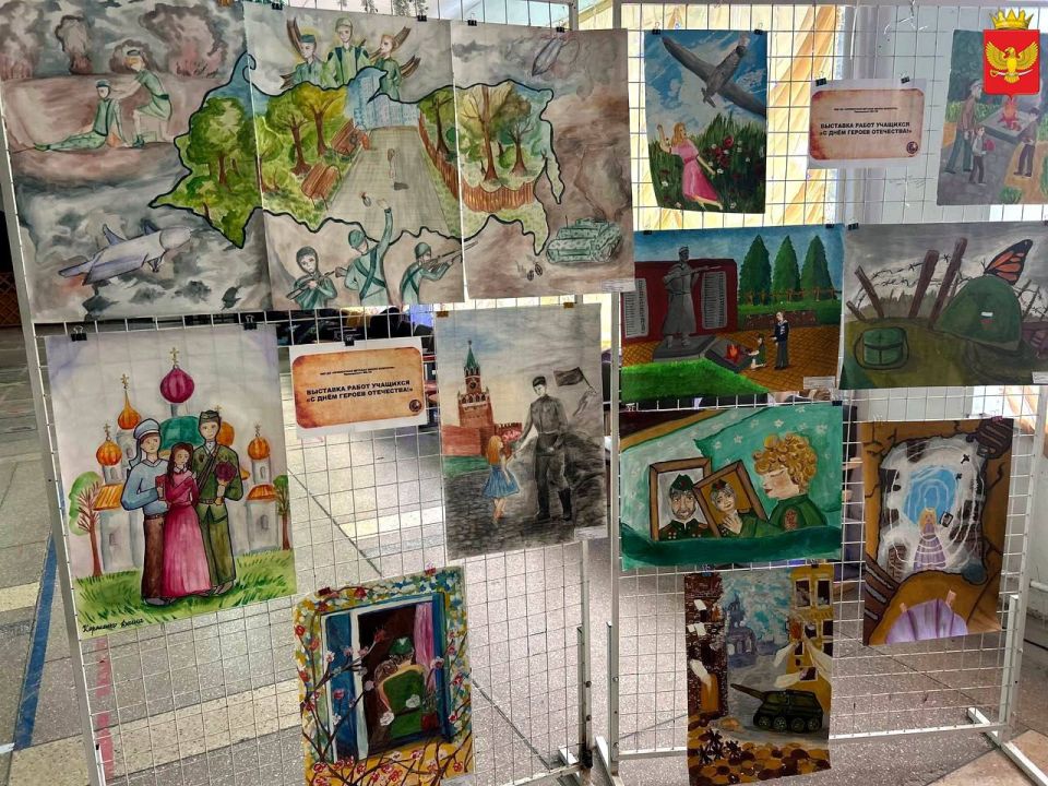 Дети рисуют память.... В фойе Приморского Дома культуры стало тише и торжественней. Здесь поселились краски и мысли, которые сложно выразить словами