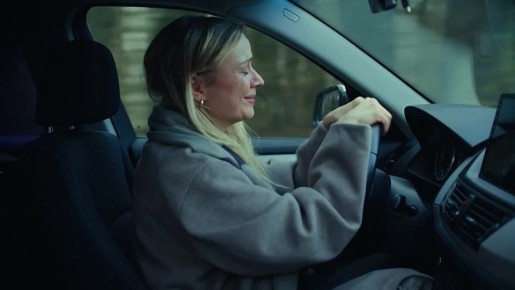 Друзья!. А давайте завершим день на ностальгической ноте, песней о самом уютном, надежном и теплом месте на земле - о родительском доме, где всегда ждут, любят и примут тебя любого! Не забывайте звонить родителям! Мирного и...