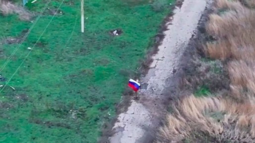 Российские военнослужащие водрузили триколор в Зеленом Гае