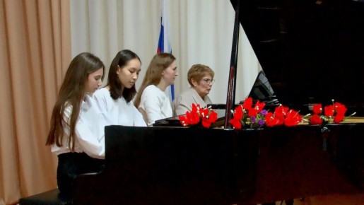 Концерт, посвященный 185-летию П.И. Чайковского, объединил таланты и сердца в Бердянской детской музыкальной школе