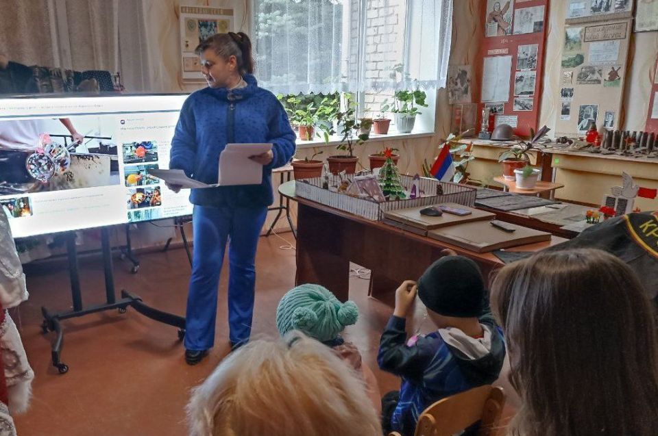 В Новогоровском сельском доме культуры состоялась познавательная беседа о работе стеклодувов