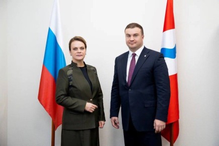 Статс-секретарь – заместитель Министра обороны РФ, председатель фонда «Защитники Отечества» Анна Цивилева и губернатор Омской области Виталий Хоценко в рамках рабочей встречи обсудили вопросы поддержки ветеранов специальной...