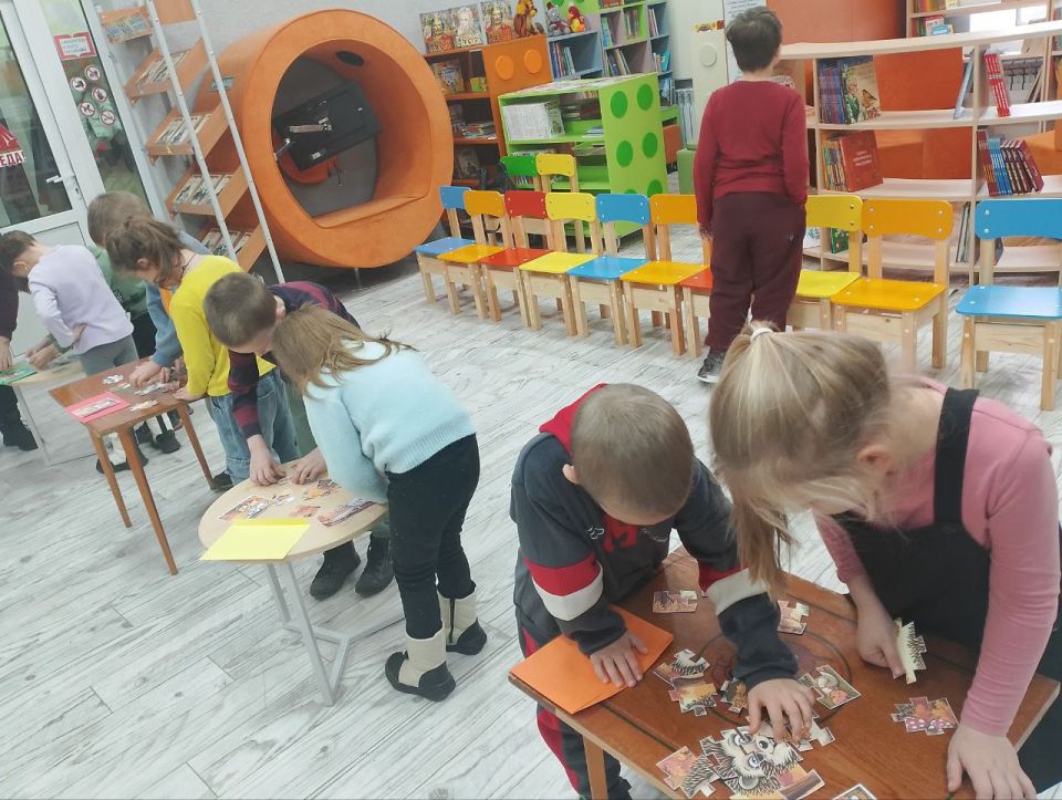 Час добра в библиотеке. К Международному дню инвалидов, в нашей библиотеке прошёл час добра под названием «Пусть в жизни будет только радость!», направленный на формирование правильного отношения детей к людям с...