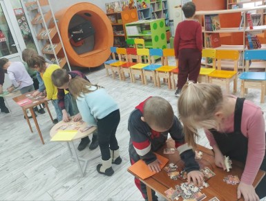 Час добра в библиотеке. К Международному дню инвалидов, в нашей библиотеке прошёл час добра под названием «Пусть в жизни будет только радость!», направленный на формирование правильного отношения детей к людям с...