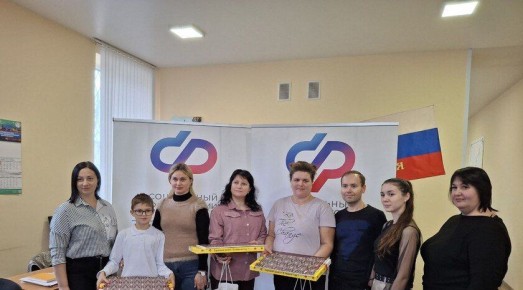 Соцфонд России провел особый прием в Мелитополе и вручил подарки детям с инвалидностью