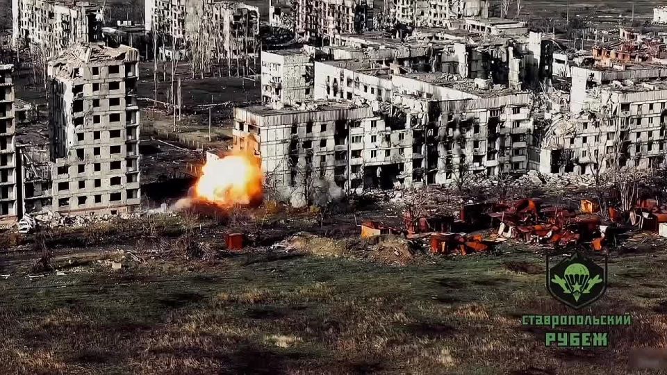 Уничтожение оборудованной в высотке позиции ВСУ с помощью связки противотанковых мин в Степногорске, Запорожская область