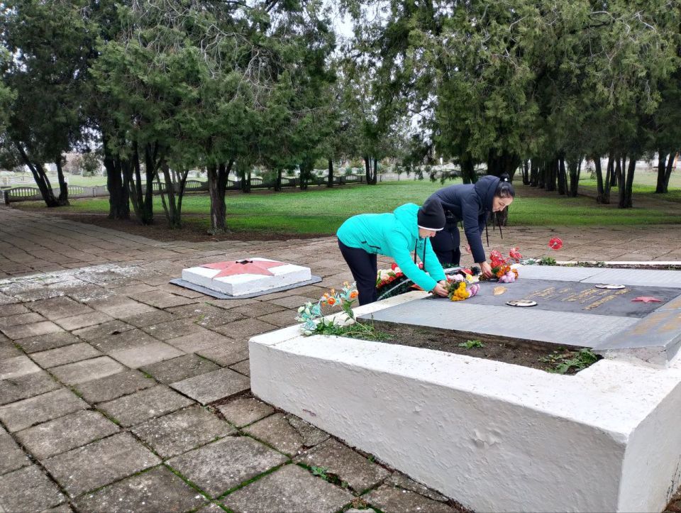 День Неизвестного Солдата — это памятная дата, посвященная безымянным героям, которые отдали жизнь за Родину в боях, и чьи имена остались неизвестными