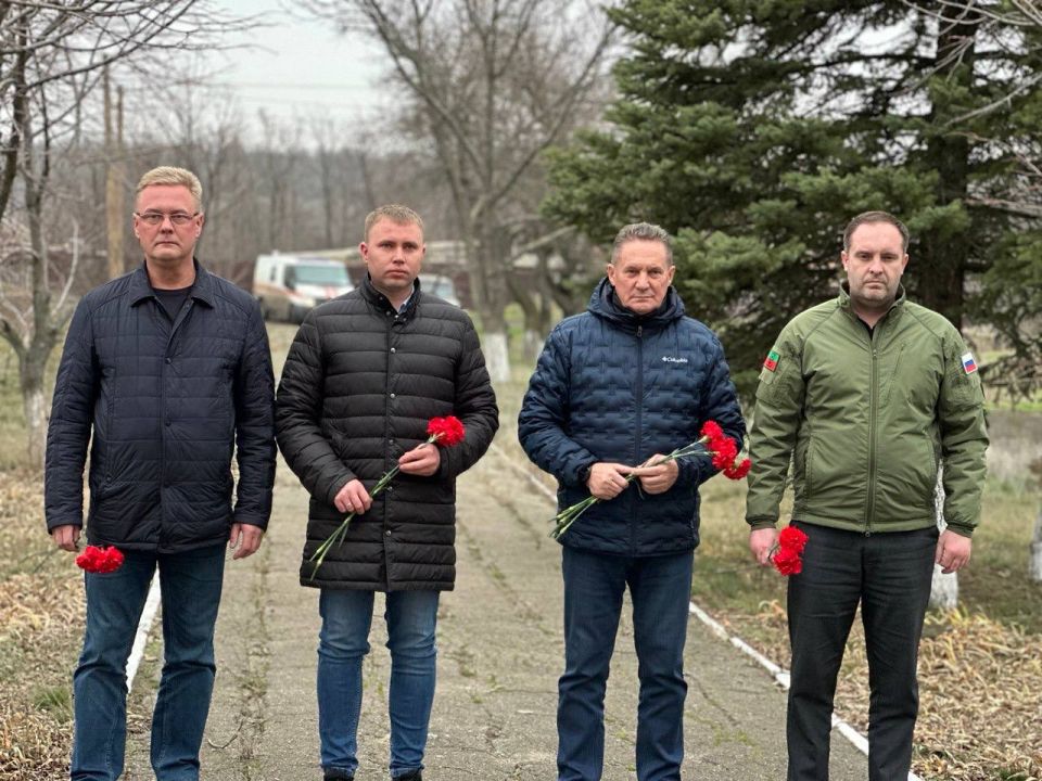 Сегодня, в День Неизвестного солдата, мы отдаем долг памяти героям, кто отдал свою жизнь за Родину, защищая ее свободу и независимость