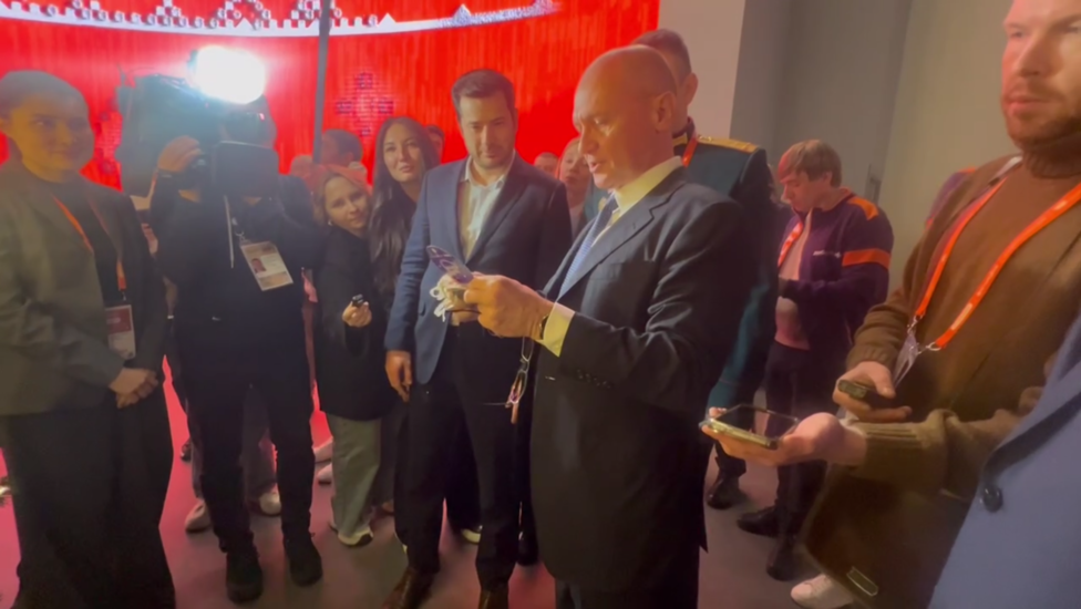 Кириенко исполнит новогодние мечты участников акции "Елка желаний"