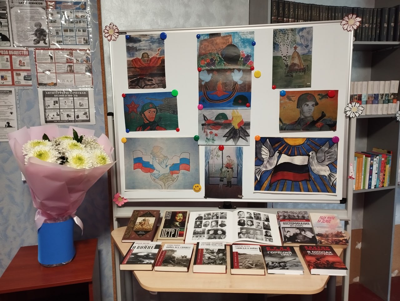 В библиотеке села Осипенко почтили память неизвестных героев