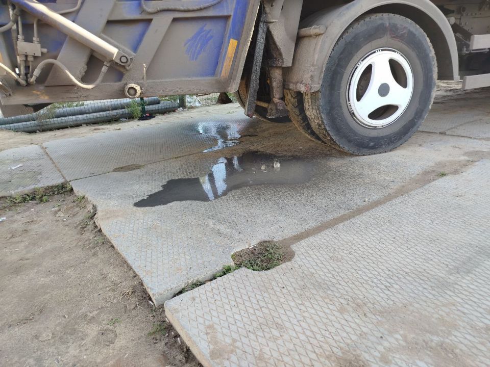 Жидкие отходы в контейнерах ТКО – это проблема для всех!