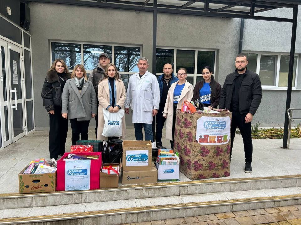 Представители «Единой России» передали подарки детям в рамках акции «Коробка храбрости»