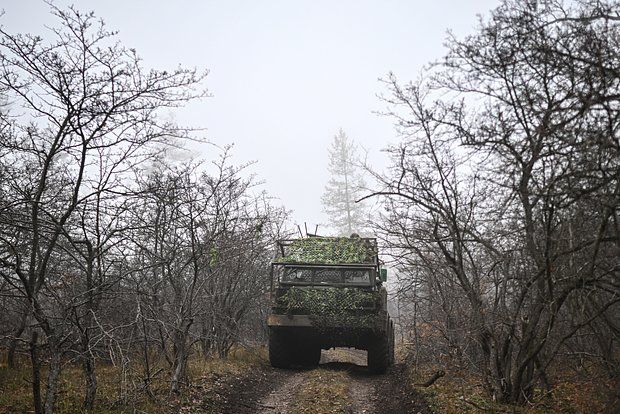 RT: Россиянин на фронте занял место погибшего на СВО сына
