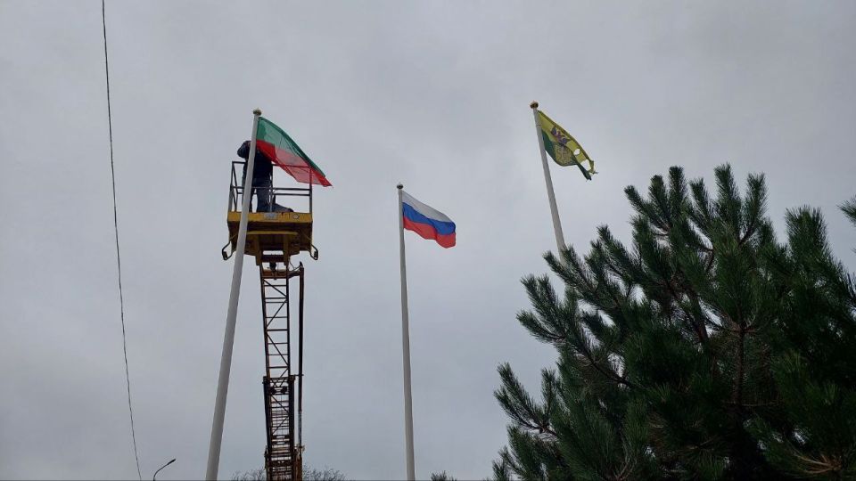 В Кирилловке обновили флаги