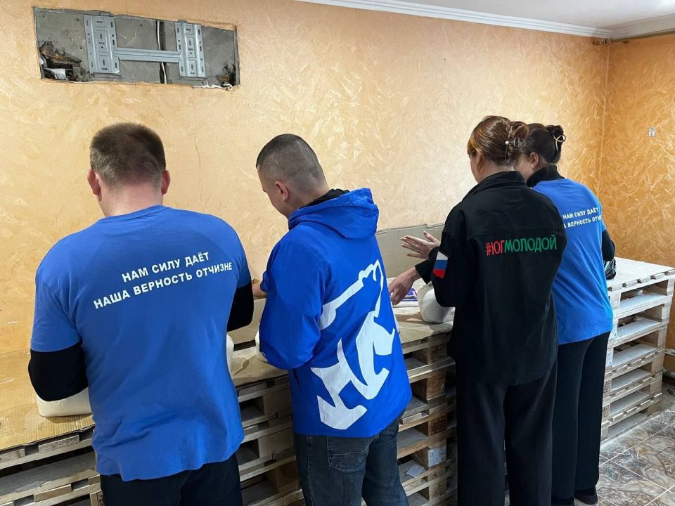 В Каменско-Днепровском районе активисты МГЕР организовали фасовку гуманитарной помощи для жителей