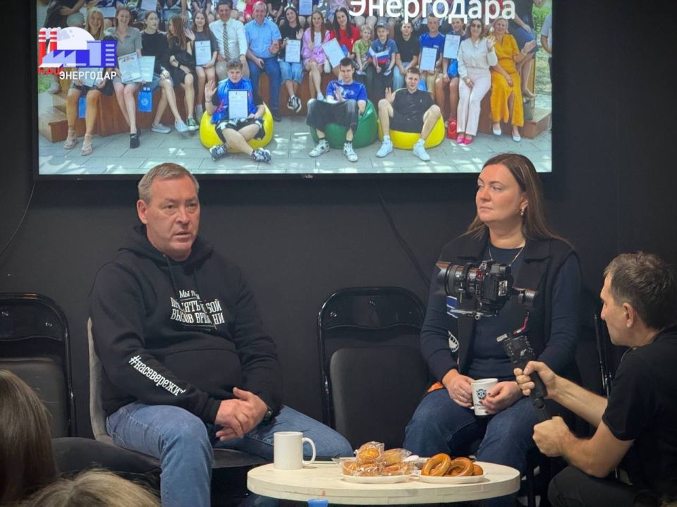 «Ваша энергия — для Энергодара»: Глава округа наградил волонтёров в честь их праздничного дня