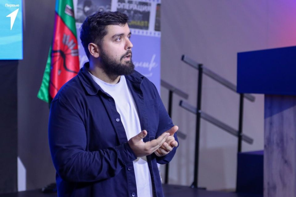 В мультимедийном парке «Россия — моя история» прошло мероприятие «ПервоИсточник» от Движения Первых, который помогает молодёжи изучать историю через документальные фильмы, встречи со спикерами и живой диалог