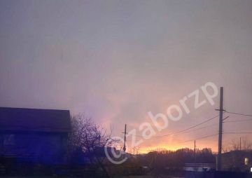 Пожар после прилетов в районе Вольнянска Запорожской области