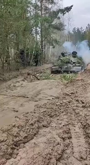 Интересно, что прошло относительно немного времени, и практически вся поставленная США и странами Европы техника исчезла из кадров поражения в прифронтовой полосе