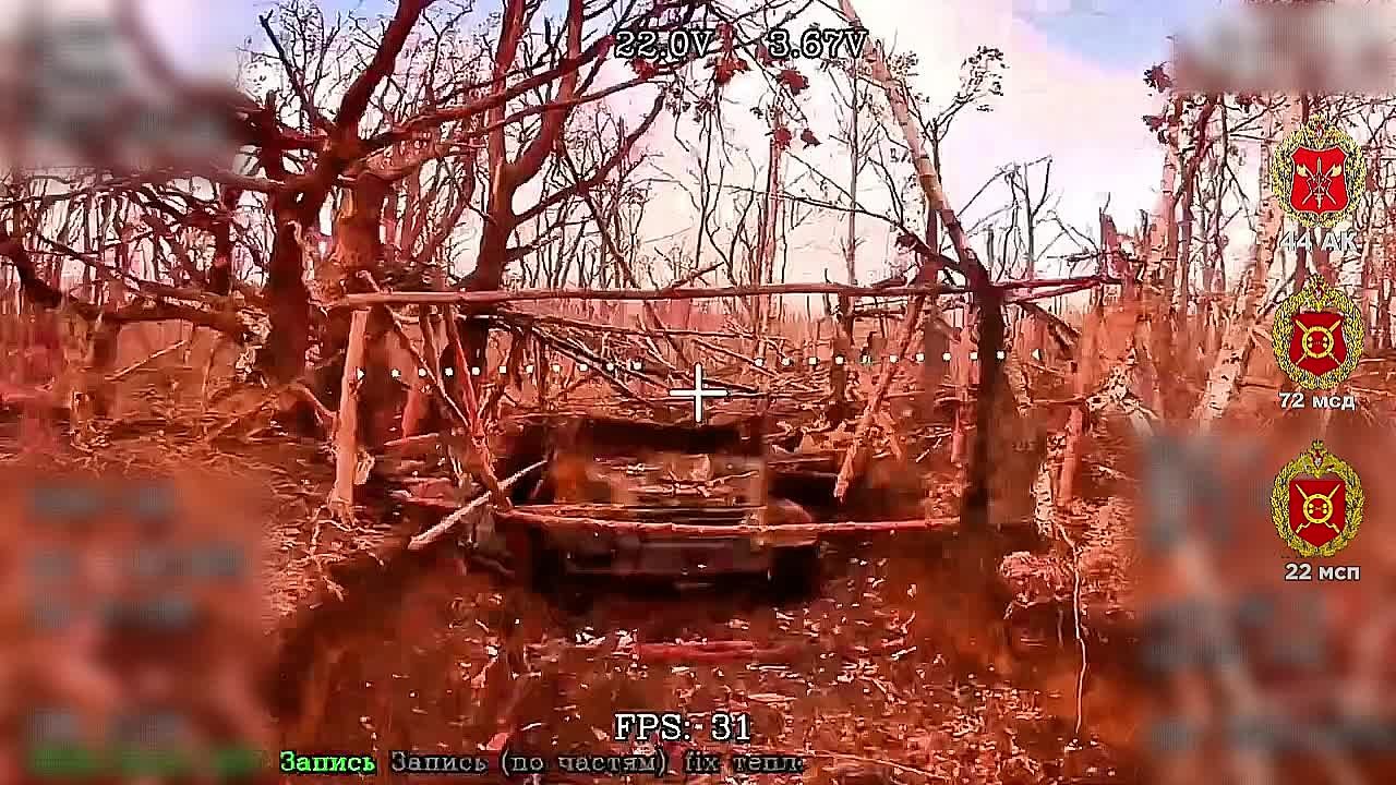 Расчёт БпЛА 22 мсп 44 Армейского корпуса уничтожил единицу бронетехники ВСУ прямым попаданием с беспилотника в Сумской области