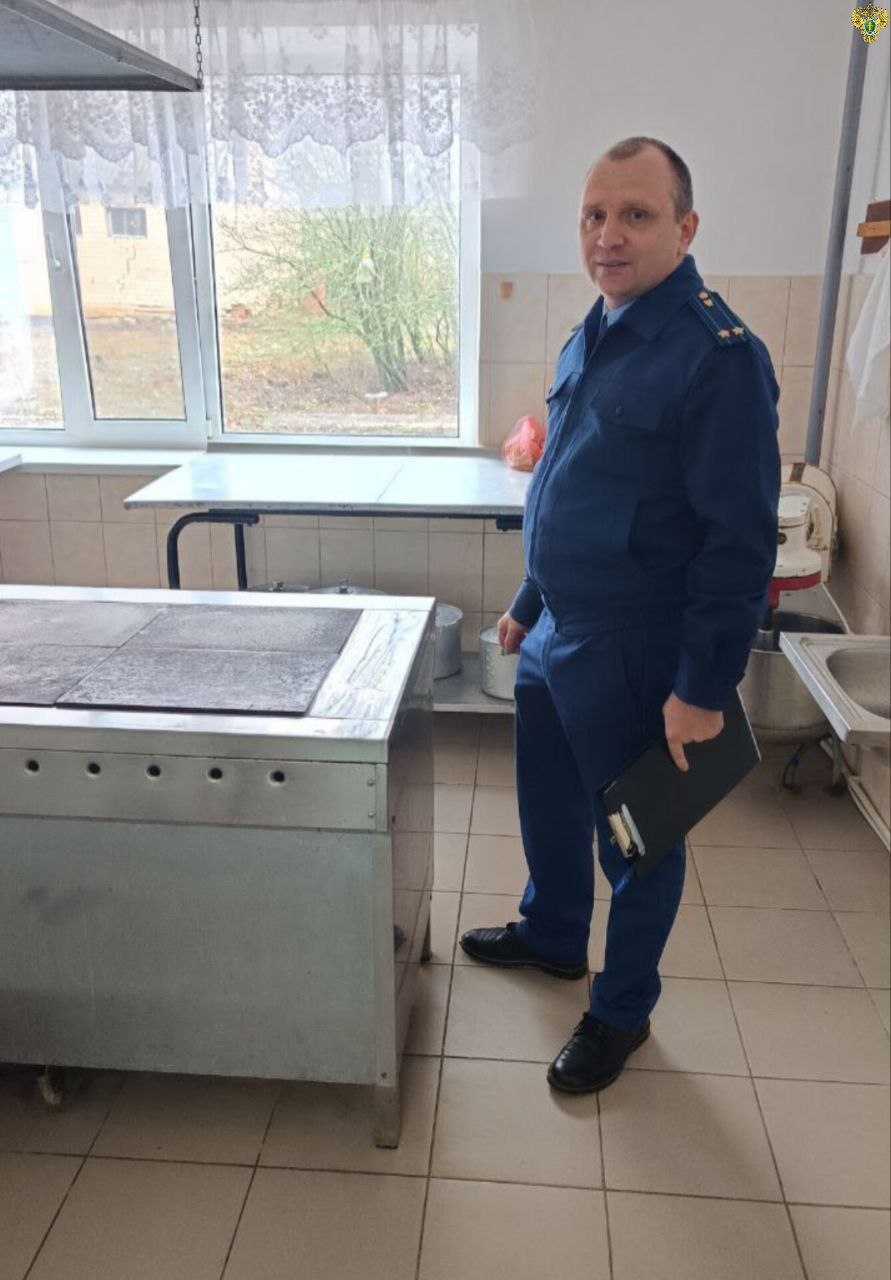 Представитель прокуратуры Черниговского района совместно со специалистами территориального отдела управления Федеральной службы по надзору в сфере защиты прав потребителей и благополучия человека проверили организацию...