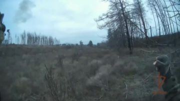 Наш боец точным выстрелом уничтожил FPV дрон противника