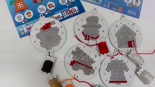 В старшей группе кружка прикладного и декоративного творчества "Лисёнки" стартовала серия мастер-классов "Новогодняя вышивка"!