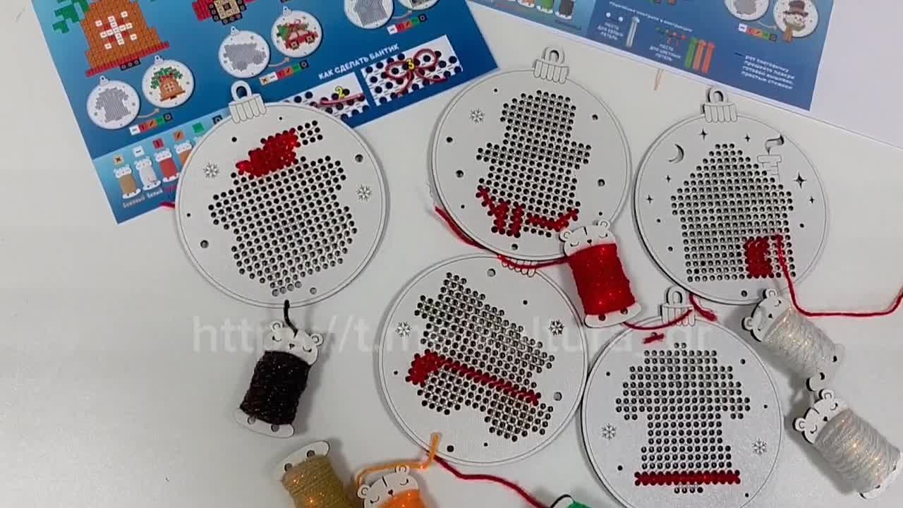 В старшей группе кружка прикладного и декоративного творчества "Лисёнки" стартовала серия мастер-классов "Новогодняя вышивка"!