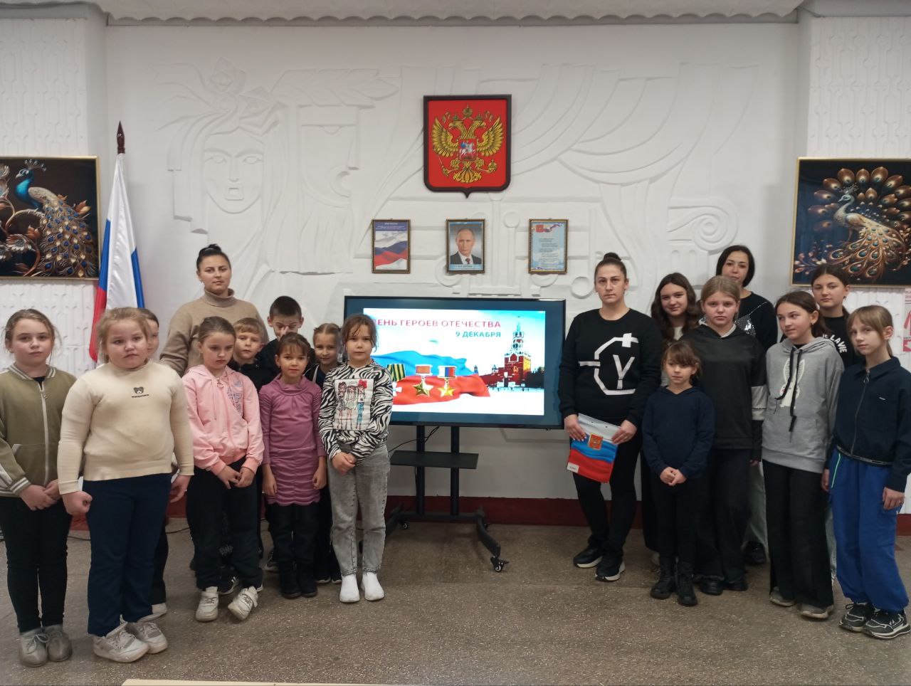 В Розовском СДК совместно с библиотекой для ребят прошел важный и значимый урок мужества под названием "Героями не рождаются - героями становятся!"