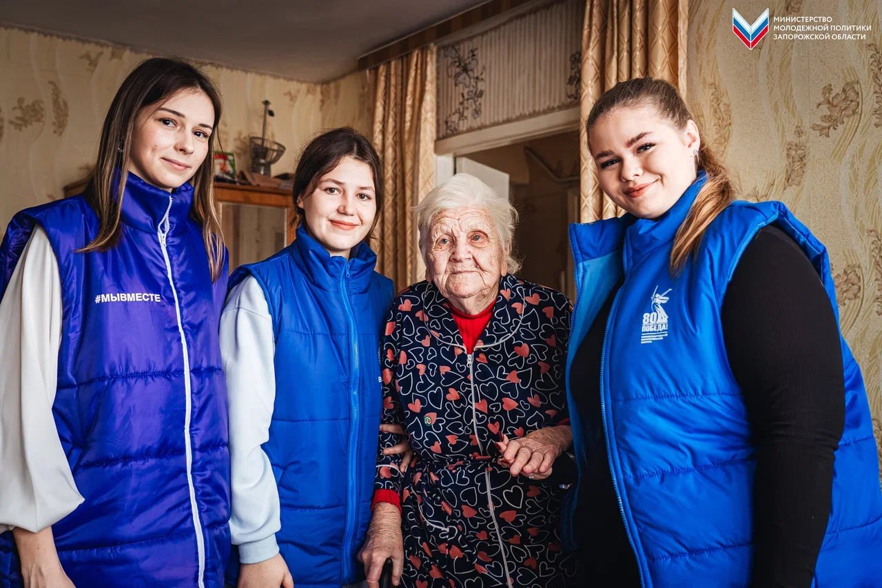 «Волонтёры Победы» поздравили ветеранов ВОВ Мелитополя