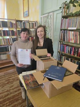 В Приморском муниципалитете в День героев Отечества провели тёплую библиотечную акцию