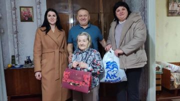 В Запорожской области ветерана труда Лидию Бирилеву поздравили с 90-летием