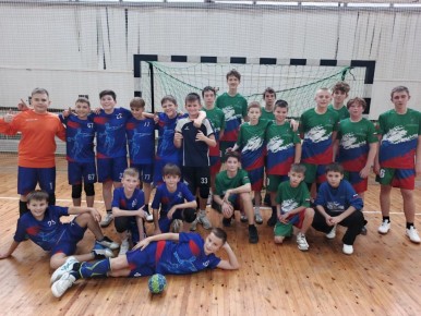 Старт дан!. Сегодня наши ребята провели первую игру в детской гандбольной лиге— соперником стала команда от Академии гандбола «Буревестник»