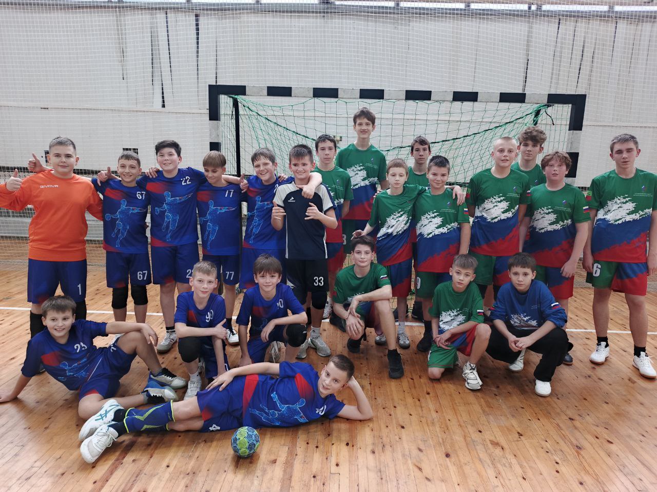 Старт дан!. Сегодня наши ребята провели первую игру в детской гандбольной лиге— соперником стала команда от Академии гандбола «Буревестник»