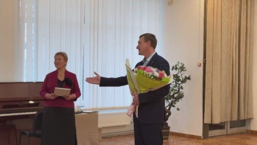 Председатель горсовета поздравил художественную школу с 45-летием