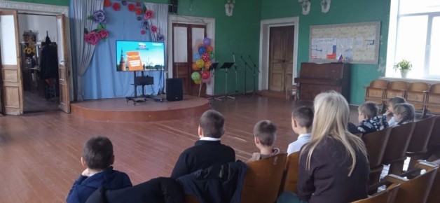 12 декабря 1993 года народом России была принята Конституция Российской Федерации! Конституция РФ – это самый главный закон страны, в котором описаны все права и обязанности граждан страны