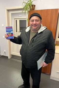 В честь Дня Конституции в территориальном отделе ЗАГС Приазовского района Управления ЗАГС Запорожской области прошла особенная акция