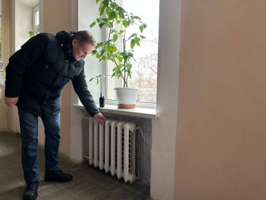 В связи с понижением температуры воздуха и отключениями электроэнергии на утреннем оперативном совещании с главами Токмакского и Пологовского муниципальных округов акцентировал внимание на проведение мониторинга подачи тепла...