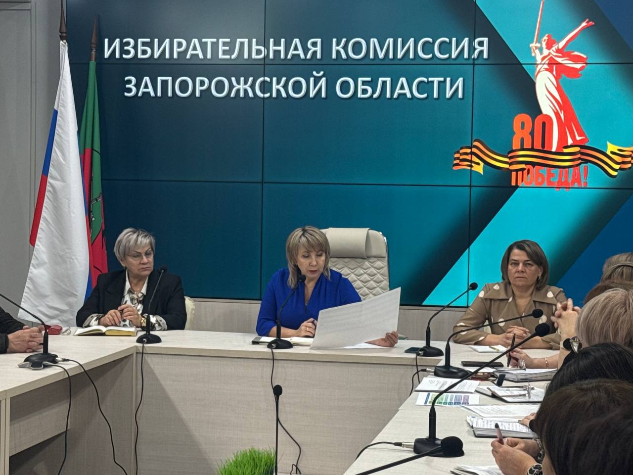 На сегодняшнем аппаратном совещании Избирательной комиссии Запорожской области были подведены итоги прошедшей недели, намечены планы на предстоящую неделю, решались рабочие вопросы текущей деятельности