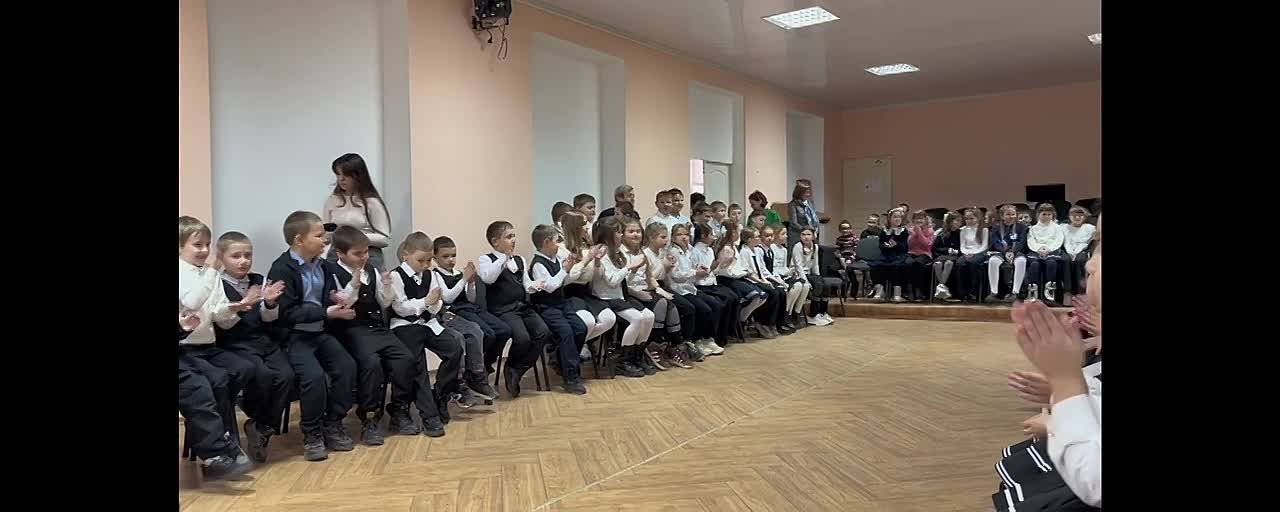 В Днепрорудненской «Софии» состоялась торжественная церемония посвящения учеников начальной школы в «Орлята России»