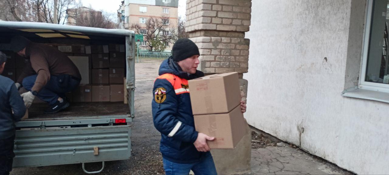 Пензенцы начинают доставлять новогодние подарки в учреждения образования Токмакского и Пологовского округов